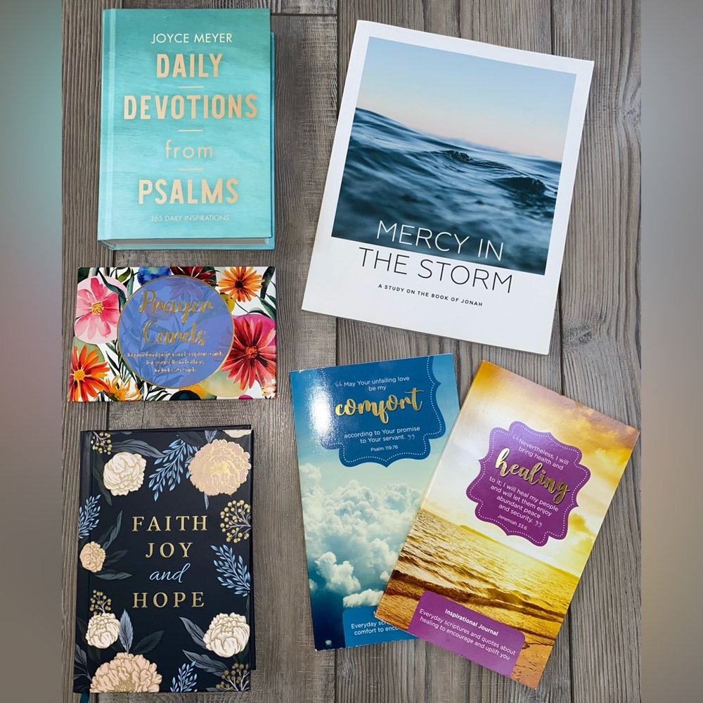 New Christian Books Bundle Lot Faith Joy Hope Daily Devotions The Daily Grace Co